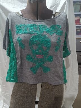 Women's Gray Tee with Green Lace Skull Detail